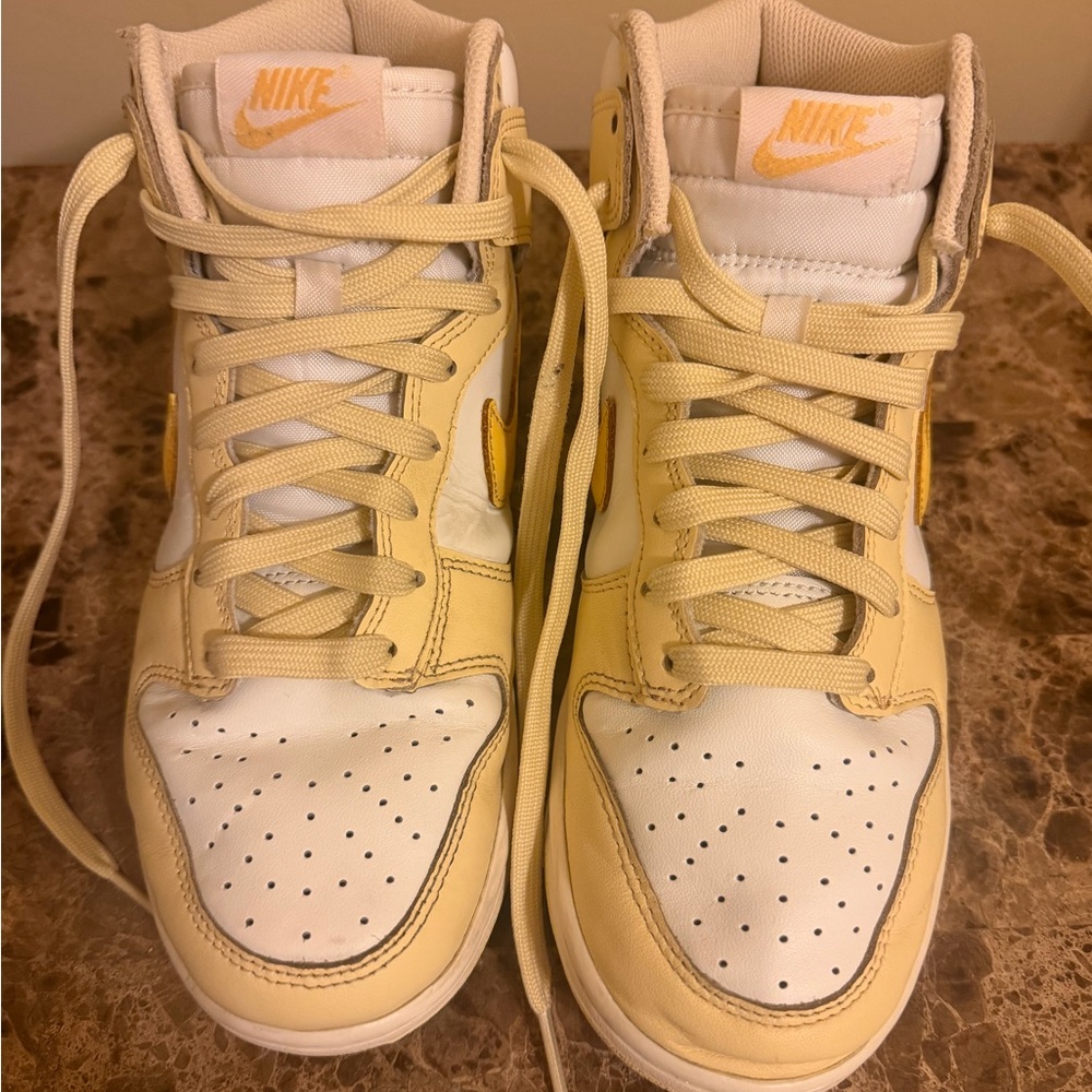 Nike airforce one High-Top Sneakers in Yellow and White